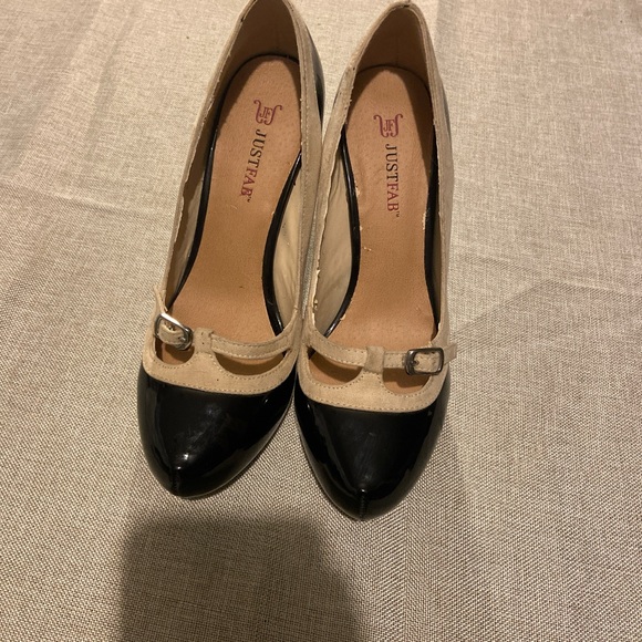 JustFab Black and Cream Heels - Picture 5 of 5